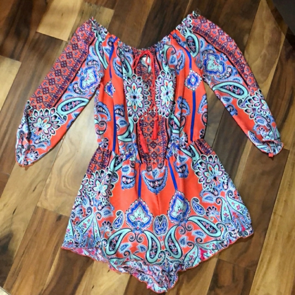 Adorable On-Off shoulder women’s romper